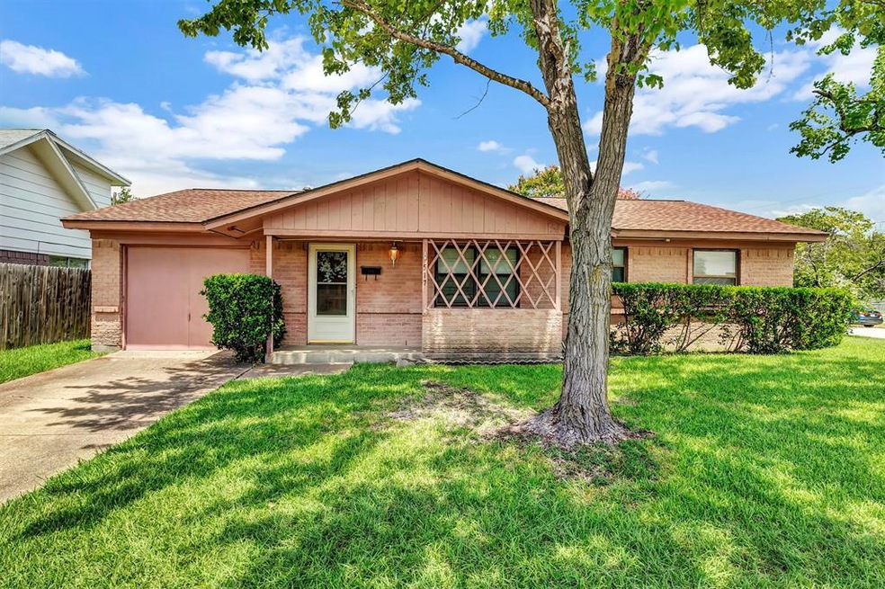 517 Bay Shore, Garland - Three bedroom, 1 full bat