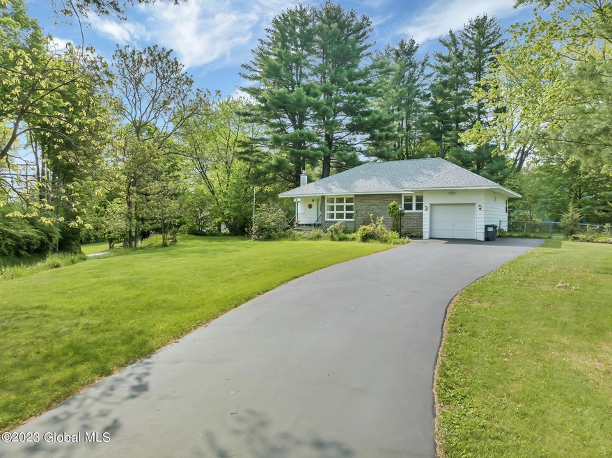 11 Stock Ln, Rensselaer, NY 12144 - photo 1