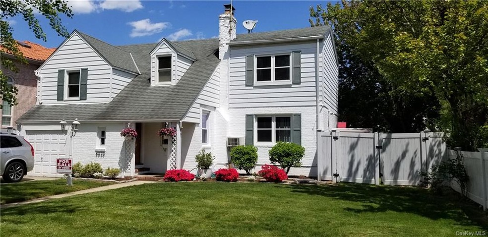 8323 265th St, Glen Oaks, NY 11004 - photo 1