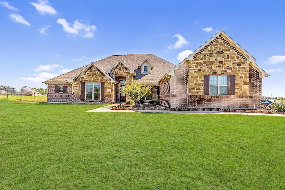 159 Eagles Crest Ln, Weatherford, TX 76087 - photo 1