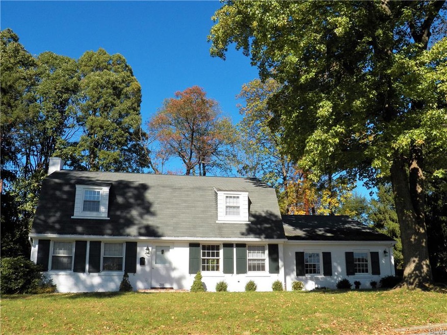 315 Flagstone Dr, Bethlehem, PA 18017 - photo 1