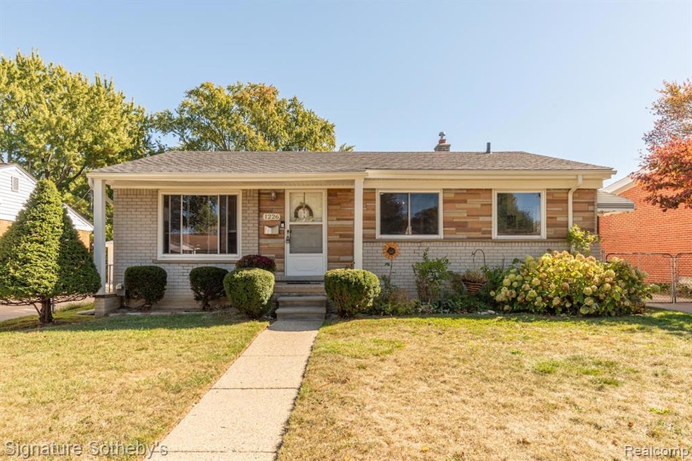 1226 Shenandoah Dr, Clawson, MI 48017 - photo 1