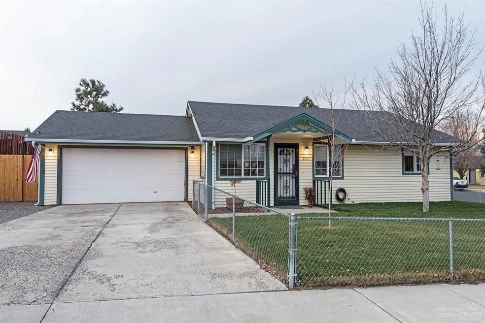 2015 SW 32nd Ct, Redmond, OR 97756 - photo 1