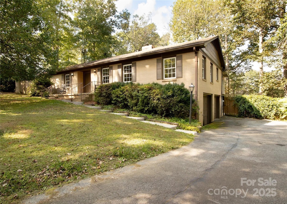 Under Contract $400,000