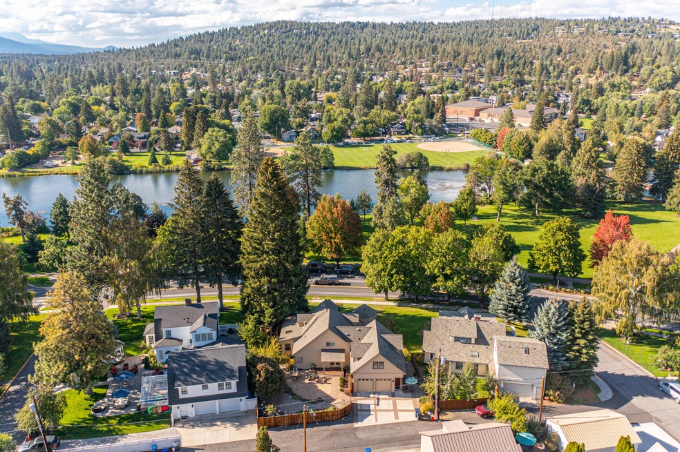 720 NW Riverside Blvd, Bend, OR 97701 - photo 1