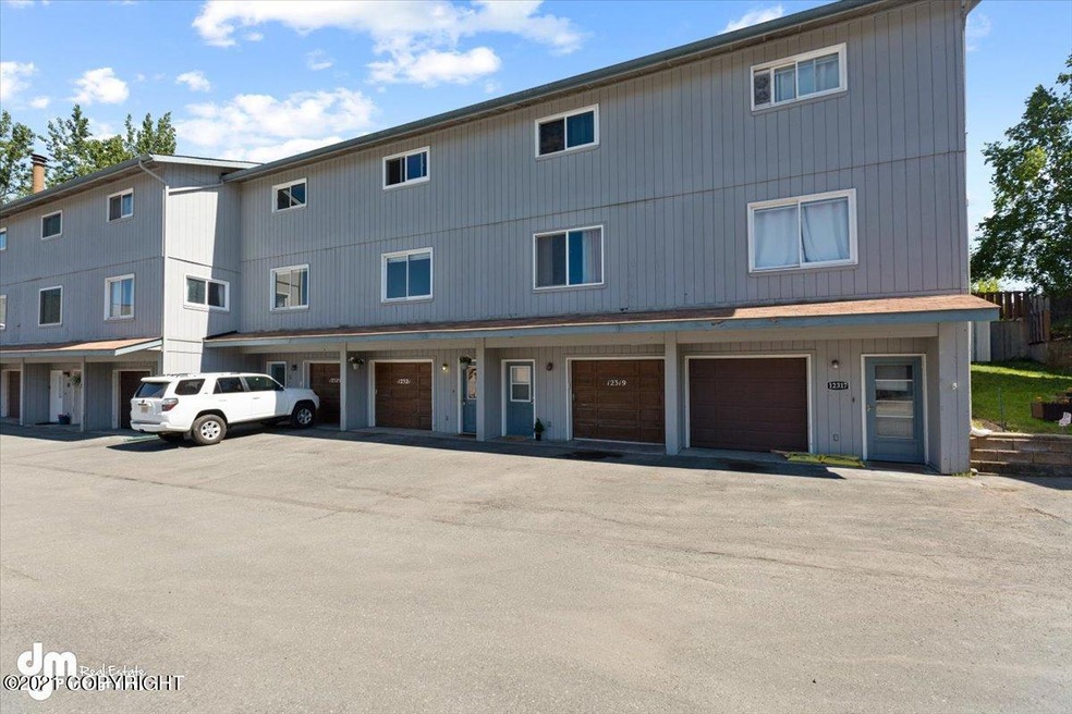 01-Exterior Front MS_2522