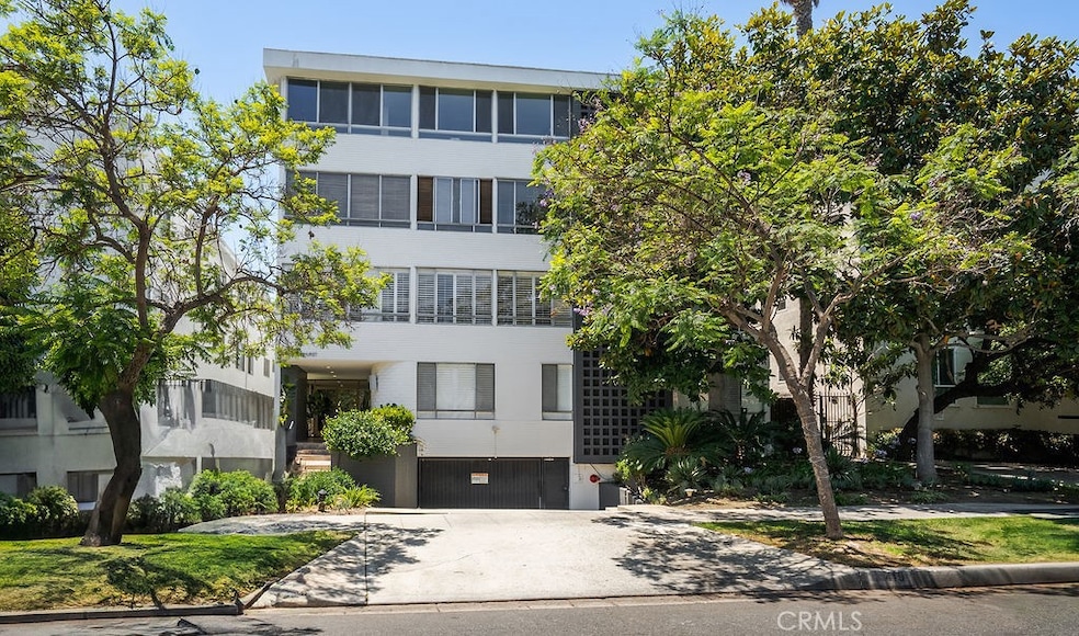 419 N Oakhurst Dr unit 102, Beverly Hills, CA 90210 - photo 1