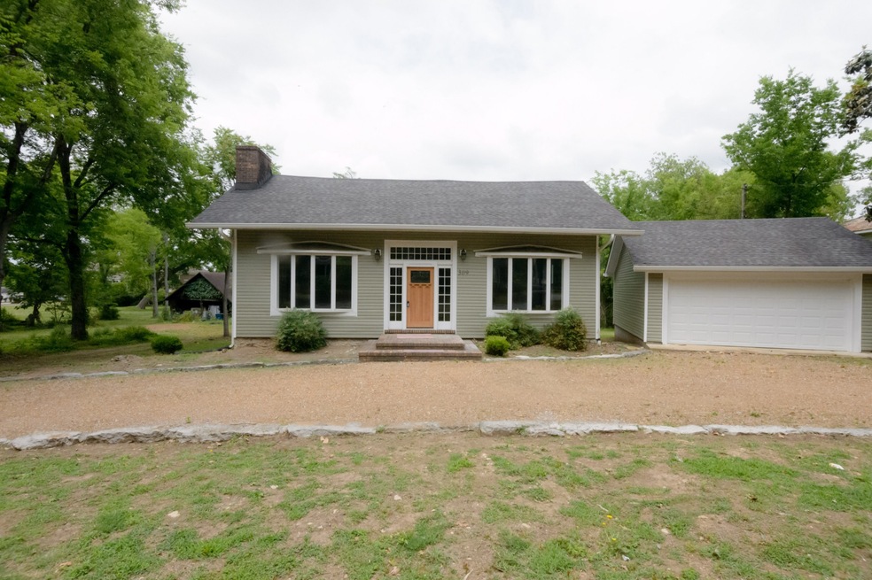 309 E Franklin St, Shelbyville, TN 37160 - photo 1