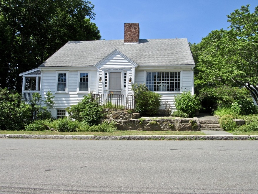 10 Oxford St, Fairhaven, MA 02719 - photo 1