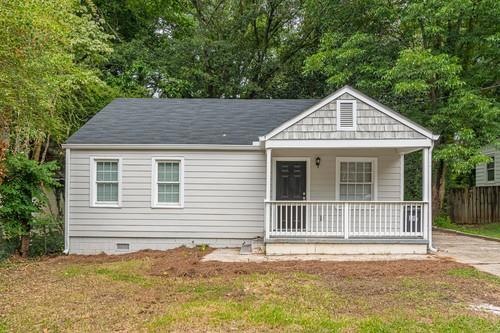 View of front of house featuring a porch