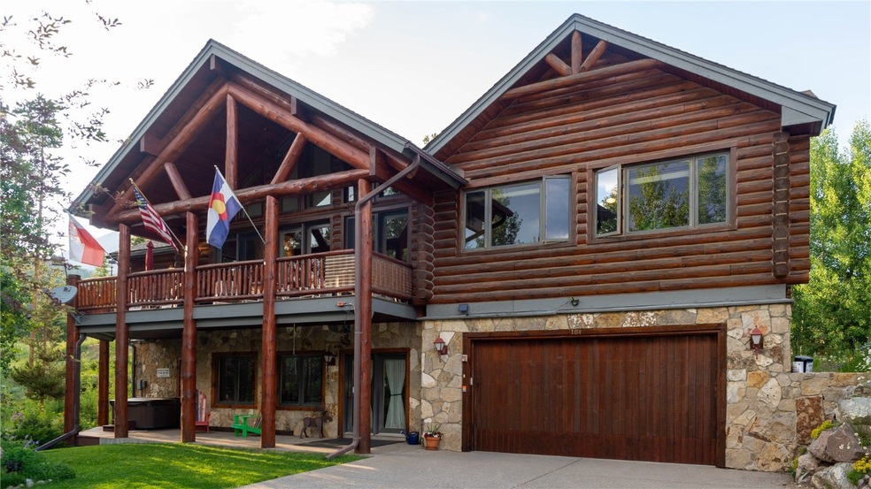 Beautiful Log finishes and accents!