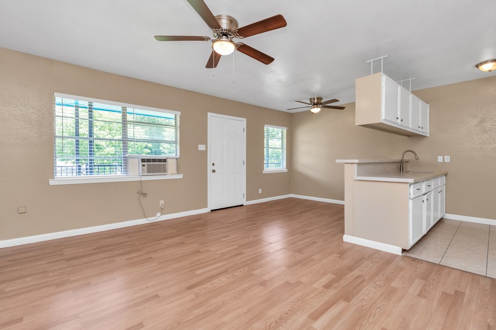 539 Yorkshire St unit 2, Houston, TX 77022 - photo 1