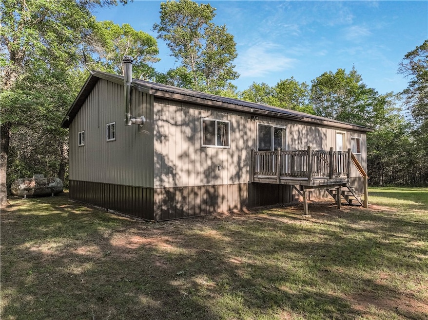 Cabin/Home 4 Season place tucked in the woods