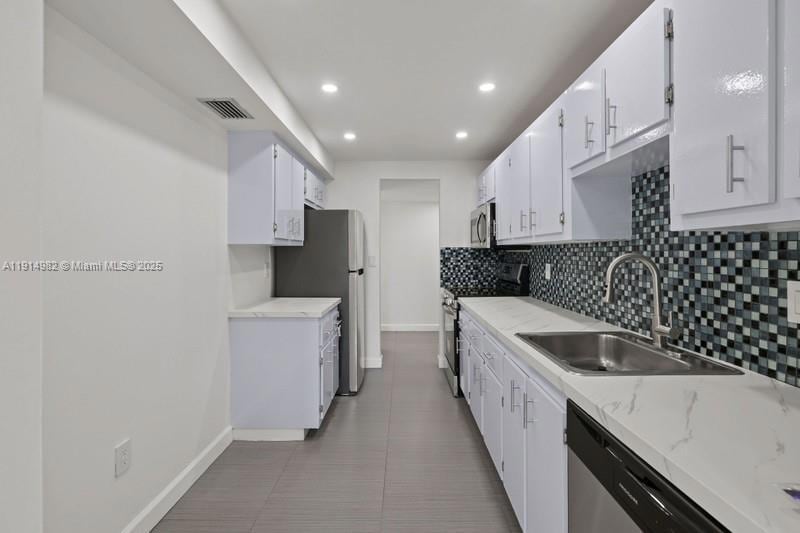 Manors of Inverrary unit 902, Lauderhill, FL 33319 - photo 1