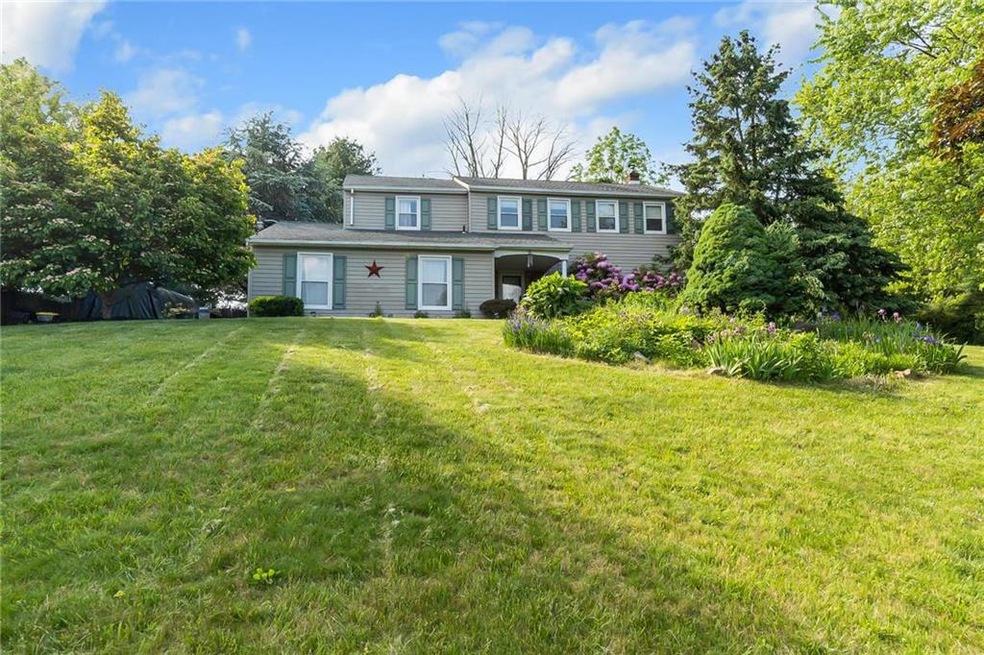 5554 Nina Cir, Coopersburg, PA 18036 - photo 1