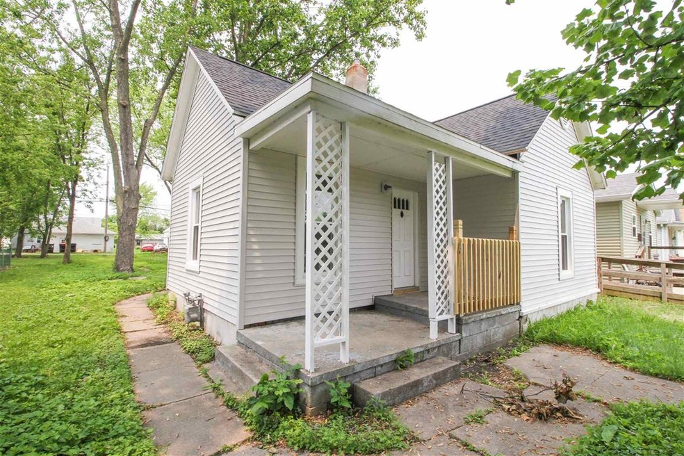 1409 N Mclean St, Lincoln, IL 62656 - photo 1