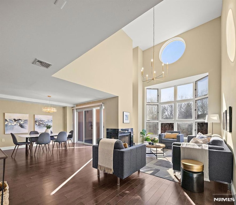 307 Chase Ct, Edgewater, NJ 07020 - photo 1