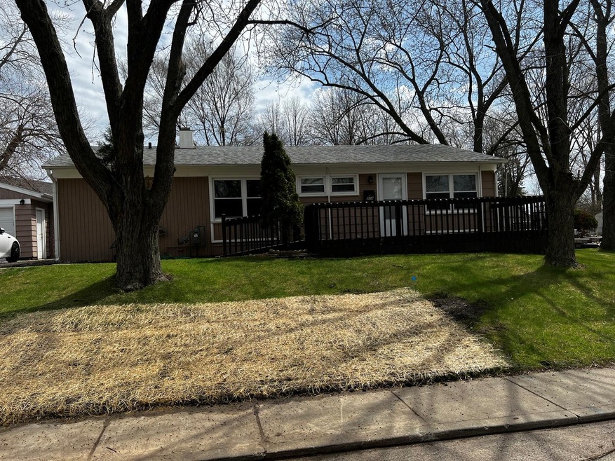 314 Amarillo Dr, Carpentersville, IL 60110 - photo 1