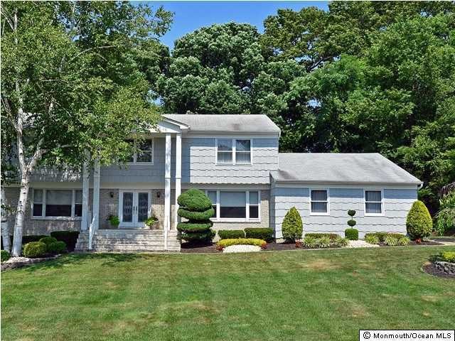 10 Leonard Dr, Morganville, NJ 07751 - photo 1