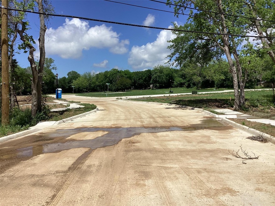 113 Iron Horse Ln, Denison, TX 75020 - photo 1