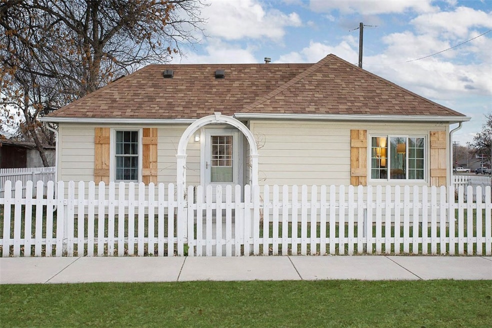 101 N Park St, Joliet, MT 59041 - photo 1