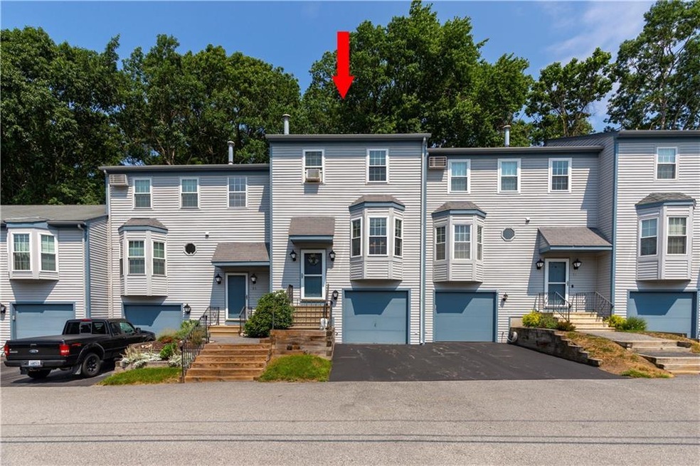 565 Quaker Ln unit 92, West Warwick, RI 02893 - photo 1