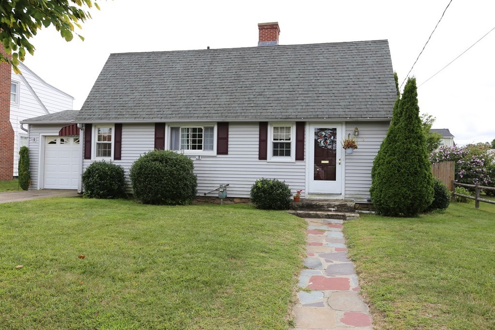 15 Mayflower Cir, Worcester, MA 01606 - photo 1