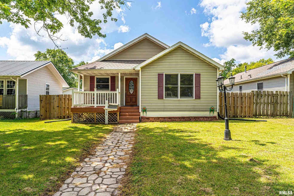 705 Omaha Ave, Lincoln, IL 62656 - photo 1