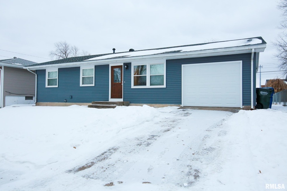 1721 W 69th St, Davenport, IA 52806 - photo 1