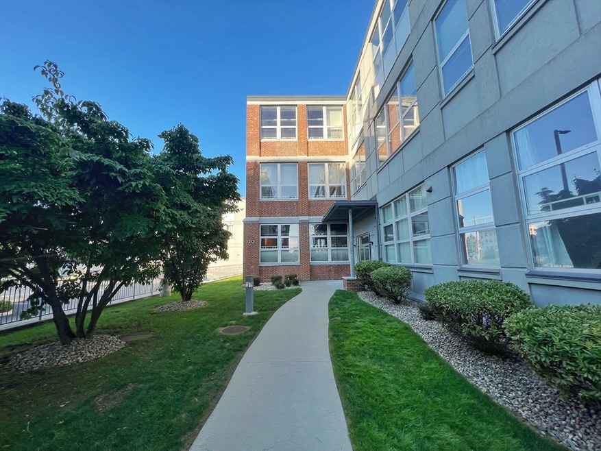 120 Holmes St unit 207, Quincy, MA 02171 - photo 1