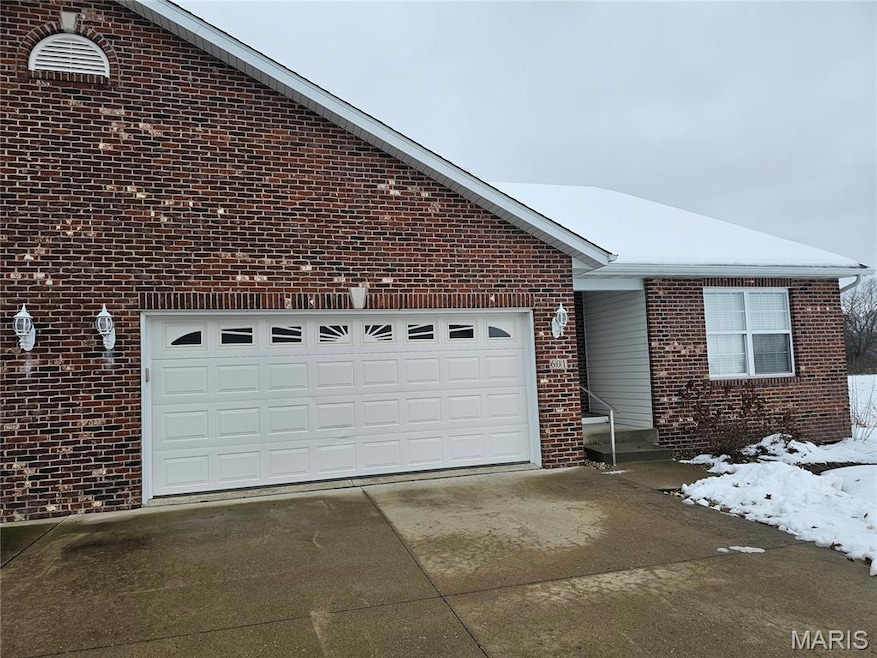 601 Elizabeth Dr, Litchfield, IL 62056 - photo 1