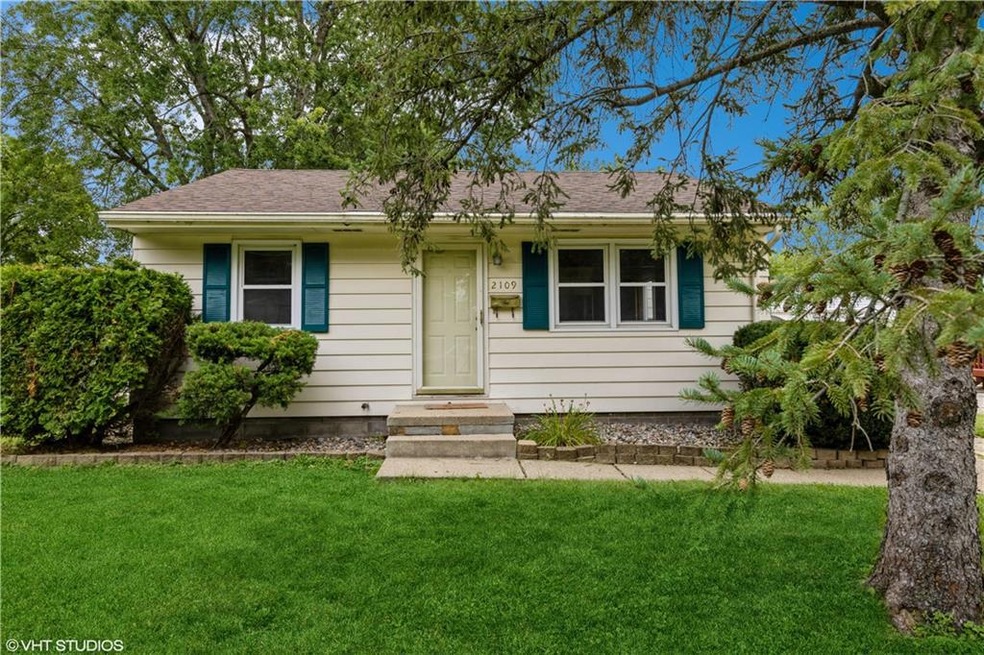 2109 E 23rd St, Des Moines, IA 50317 - photo 1