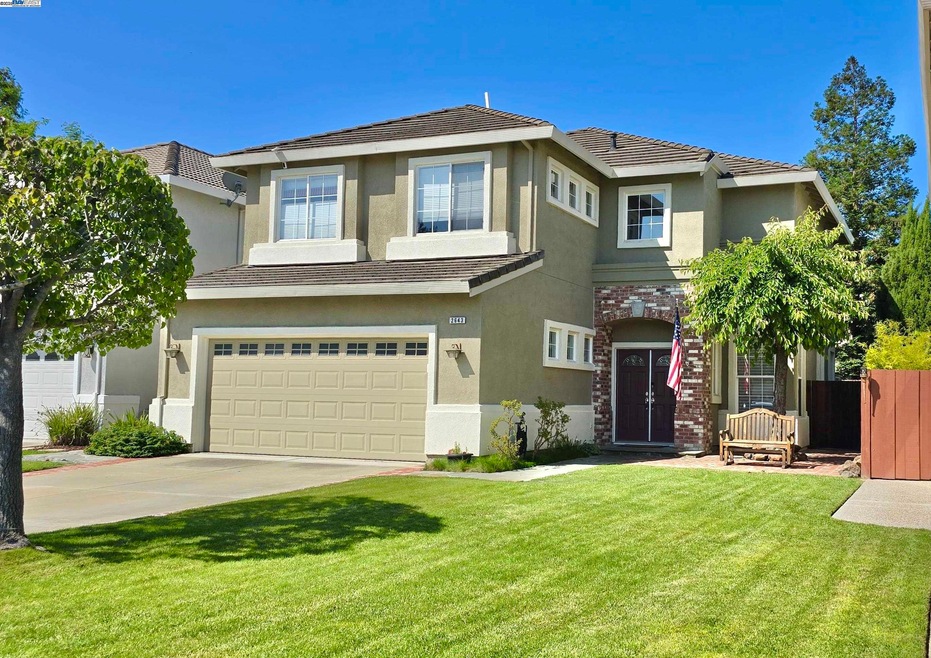 Sold $1,820,000 • Co-Listing Agent