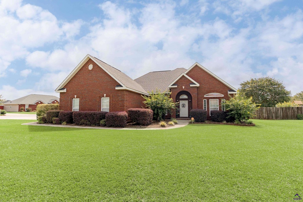 415 Erin Way, Warner Robins, GA 31088 - photo 1