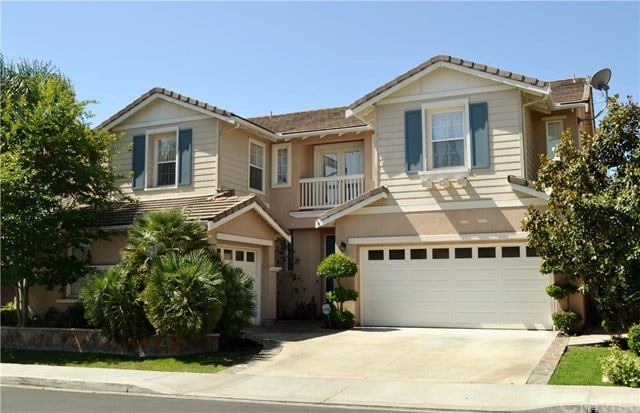 Great curb appeal in awesome neighborhood