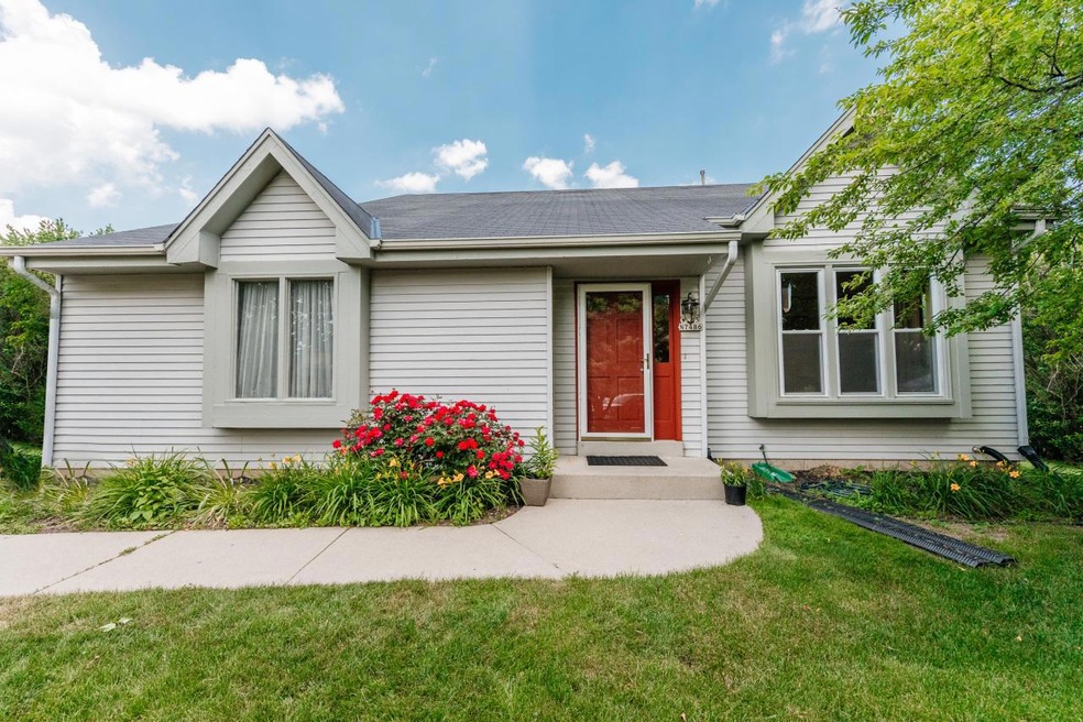 W155N7486 Pebble Ct, Menomonee Falls, WI 53051 - photo 1