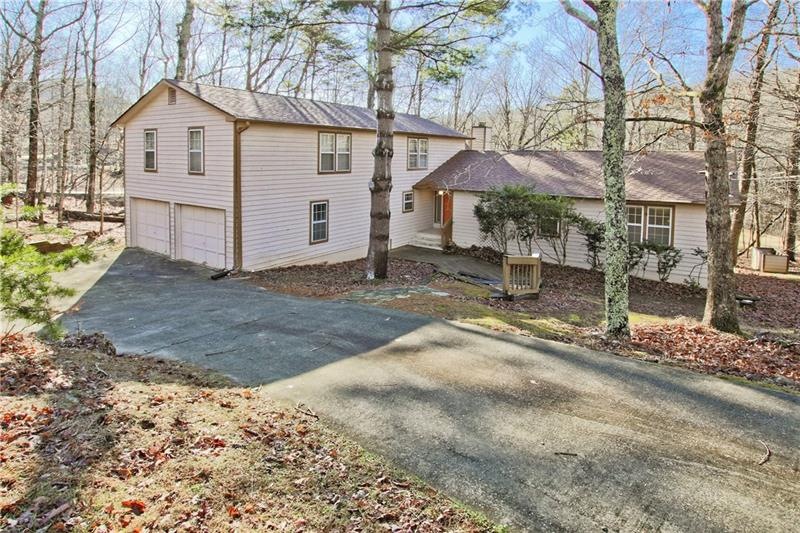 122 Duffer Drive in the gated, golfing community o