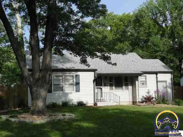 1213 SW Watson Ave, Topeka, KS 66604 - photo 1