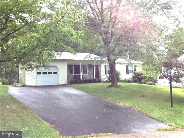 405 Grenoble Dr, Sellersville, PA 18960 - photo 1