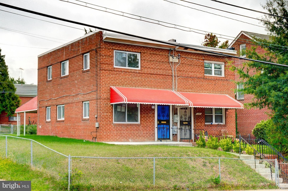 221 44th St NE, Washington, DC 20019 - photo 1