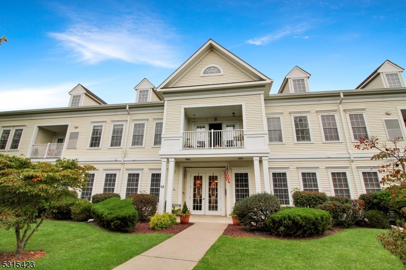 1017 Brookfield Glen Dr unit 17, Belvidere, NJ 07823 - photo 1