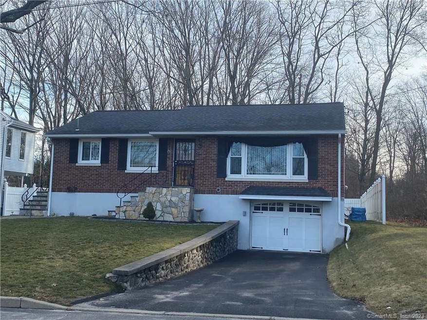 25 Phyllis Ave, Waterbury, CT 06708 - photo 1