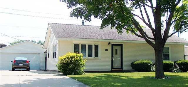 2017 W 68th St, Davenport, IA 52806 - photo 1