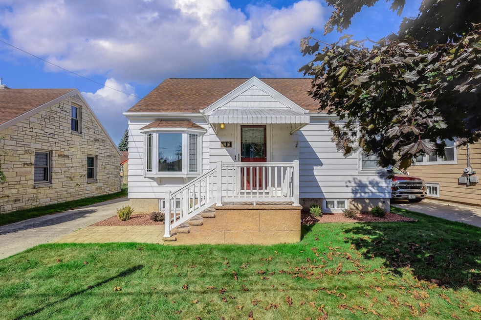 1916 29th St, Two Rivers, WI 54241 - photo 1