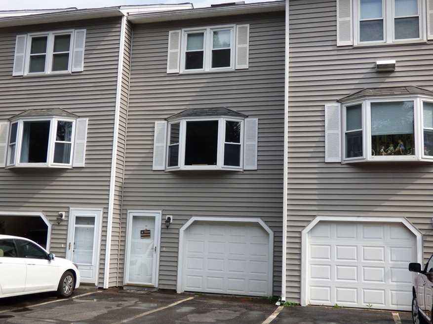 85 Tennis Plaza Rd unit 14, Dracut, MA 01826 - photo 1