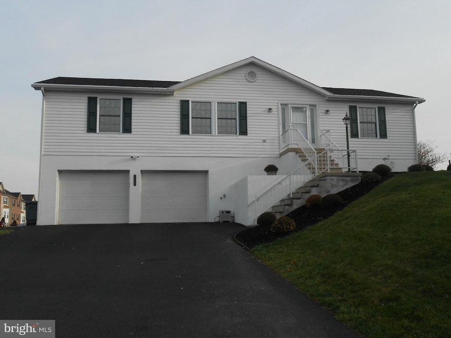 1136 Hollywell Ave, Chambersburg, PA 17201 - photo 1