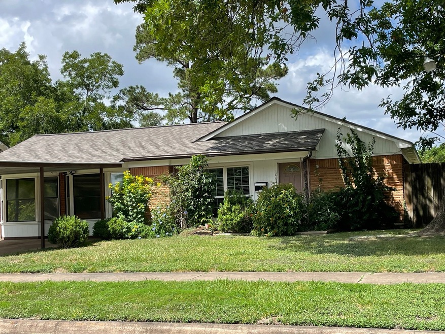 10635 Wheaton Dr, Houston, TX 77089 - photo 1