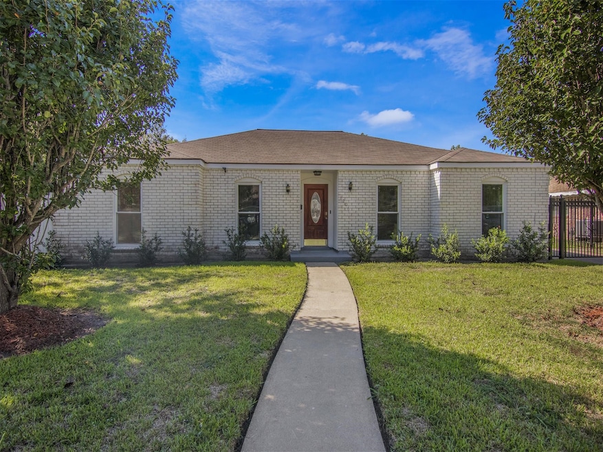 8206 Gulf Spring Ln, Houston, TX 77075 - photo 1