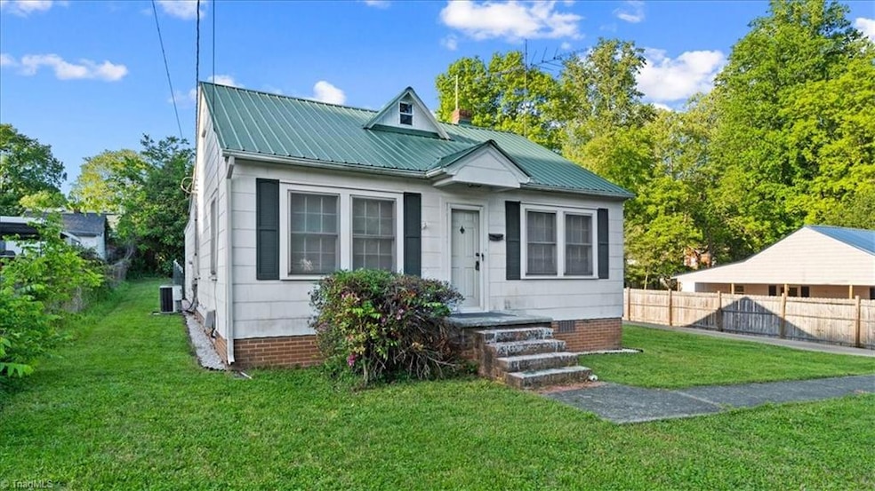 1434 Winslow Ave, Asheboro, NC 27205 - photo 1