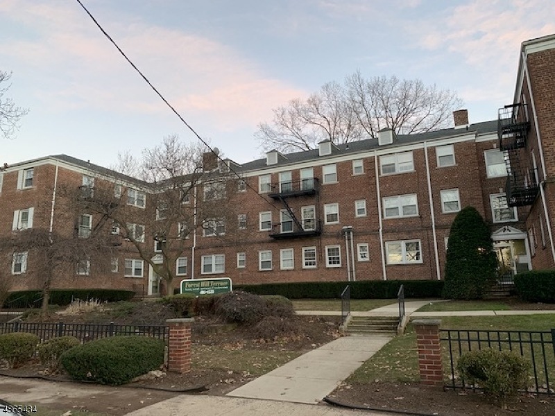 63 Forest Hill Pkwy unit 2L, Newark, NJ 07104 - photo 1